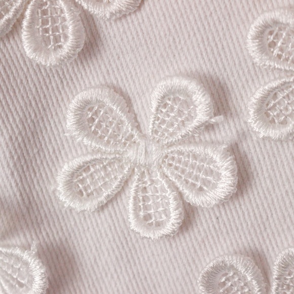 NWOT F21 White Floral Shorts - Picture 4 of 8